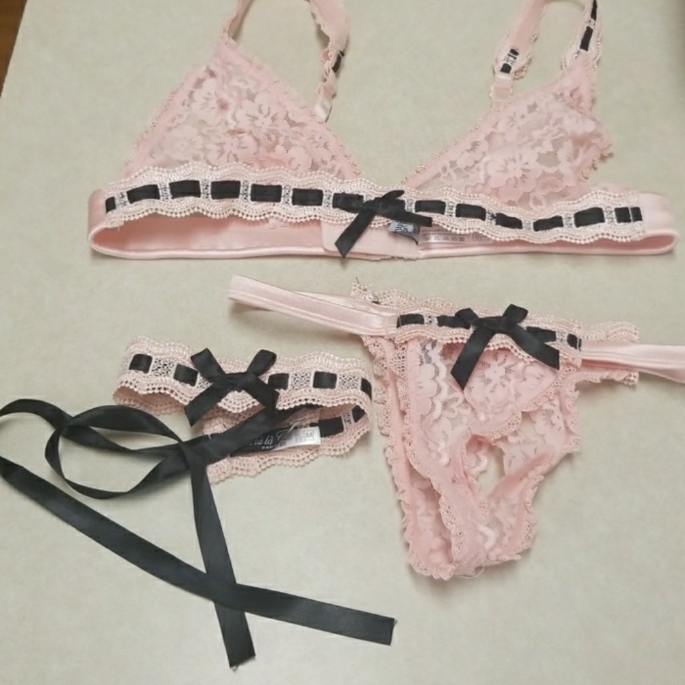 NWOT bra panty and garter. Open Peekaboo